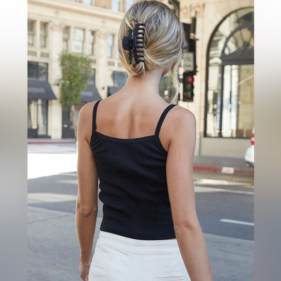 Brandy Melville Arden Tank - Picture 3 of 8